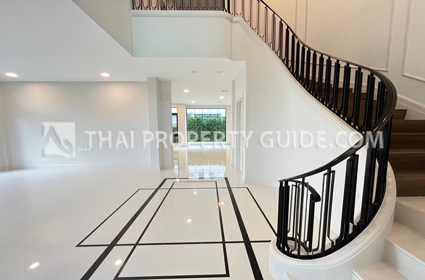 House with Shared Pool in Krung Thep Kritha 