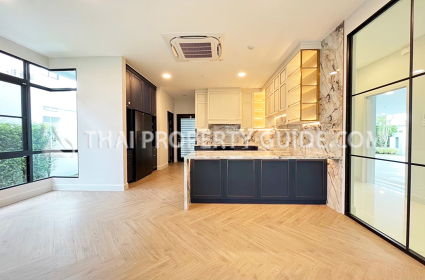 House with Shared Pool in Krung Thep Kritha 