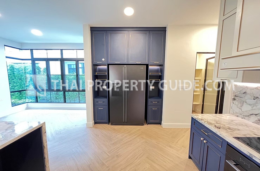 House with Shared Pool in Krung Thep Kritha 