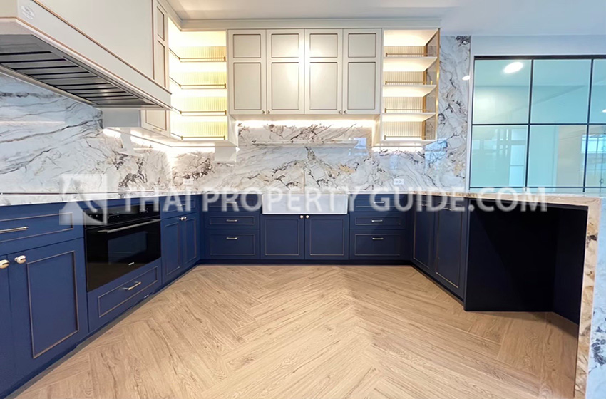 House with Shared Pool in Krung Thep Kritha 