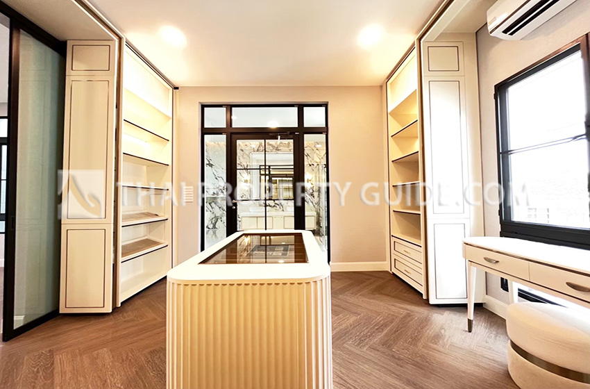 House with Shared Pool in Krung Thep Kritha 