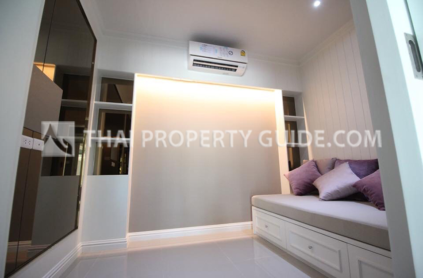 House with Shared Pool in Lat Phrao 