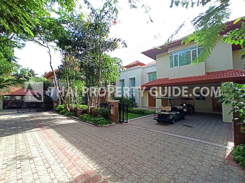 House with Shared Pool in Nichada Thani 