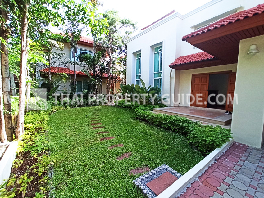 House with Shared Pool in Nichada Thani 