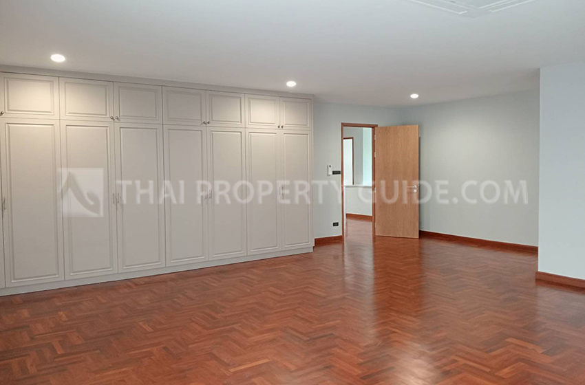 House with Shared Pool in Nichada Thani 