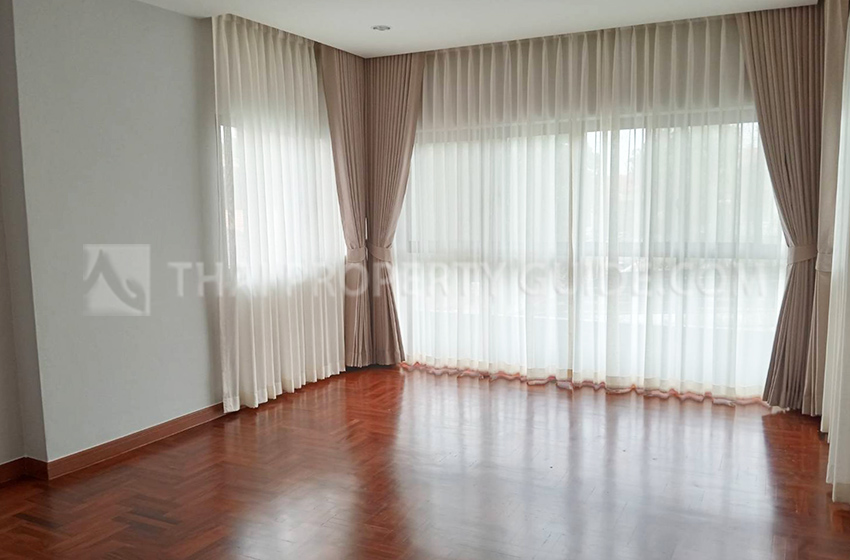 House with Shared Pool in Nichada Thani 