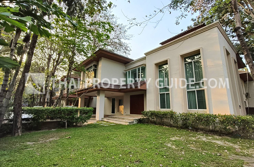 House with Shared Pool in Nichada Thani 