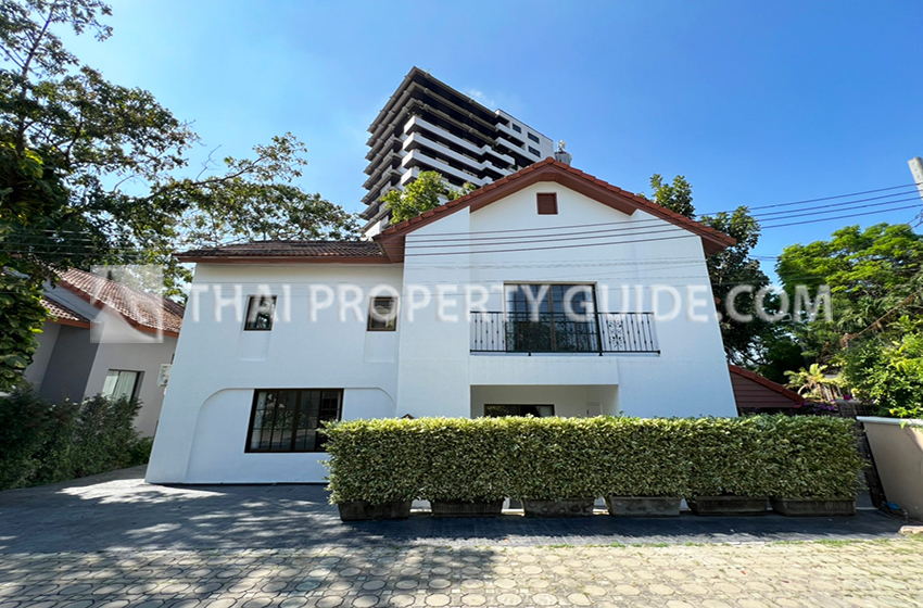 House with Shared Pool for rent in Nichada Thani