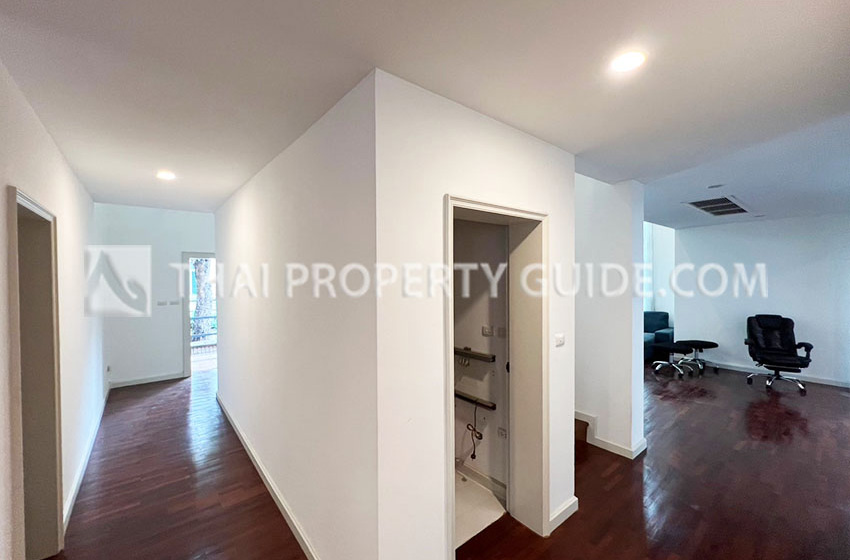 House with Shared Pool in Nichada Thani 