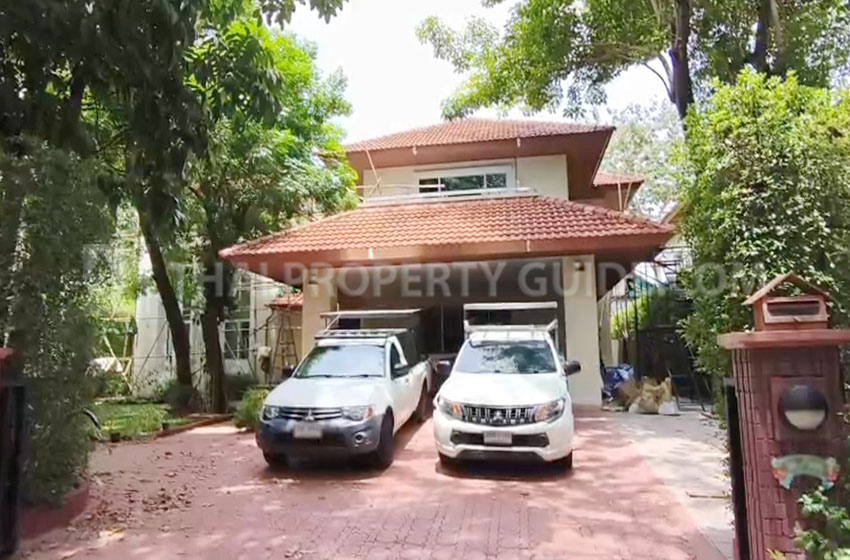 House with Shared Pool in Nichada Thani