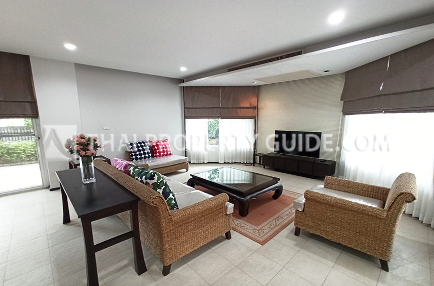 House with Shared Pool in New Petchburi 