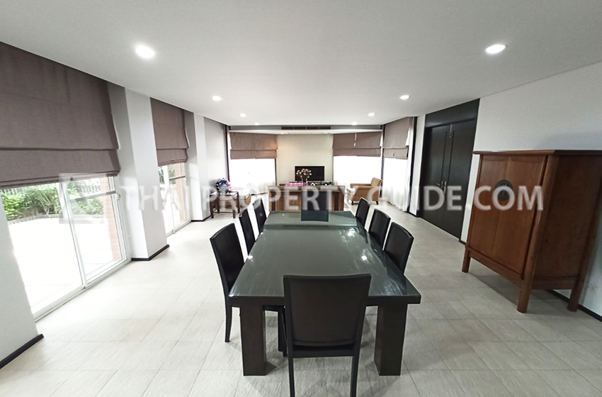House with Shared Pool in New Petchburi 