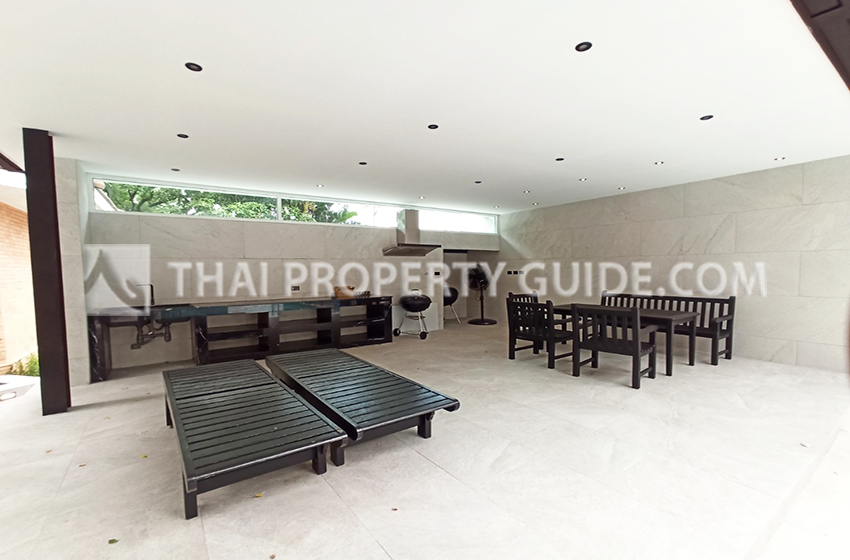 House with Shared Pool in New Petchburi 