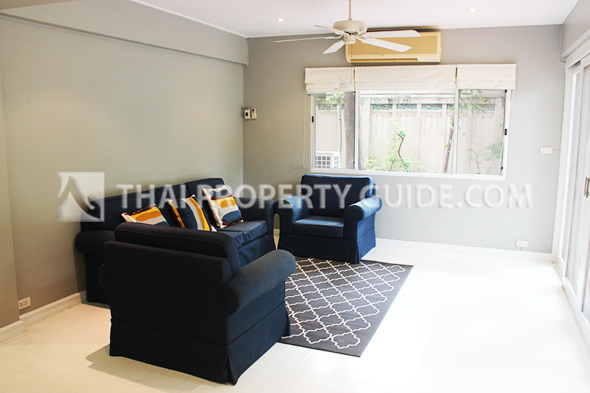House with Shared Pool in New Petchburi 