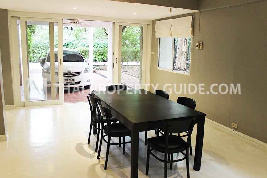 House with Shared Pool in New Petchburi 