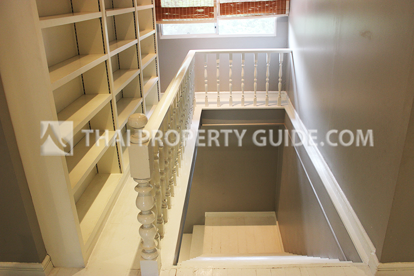 House with Shared Pool in New Petchburi 