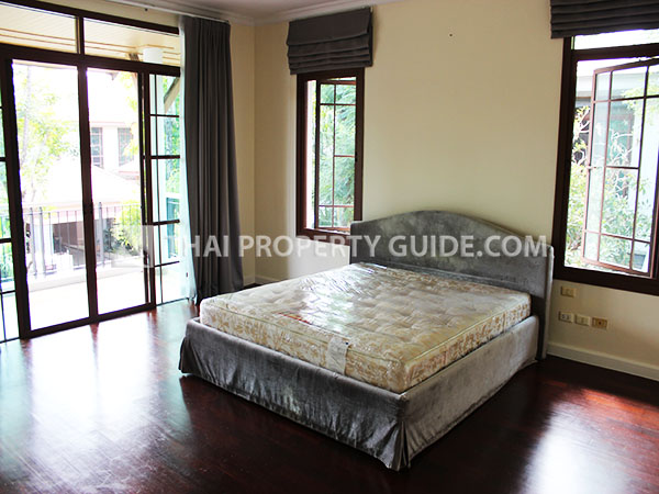 House with Shared Pool in Pattanakarn 
