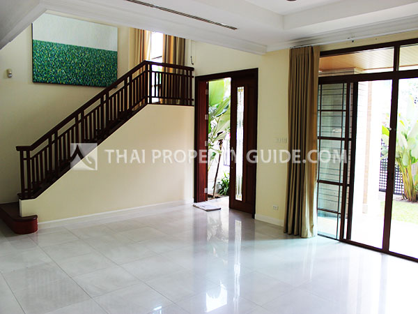 House with Shared Pool in Pattanakarn 