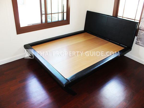 House with Shared Pool in Pattanakarn 