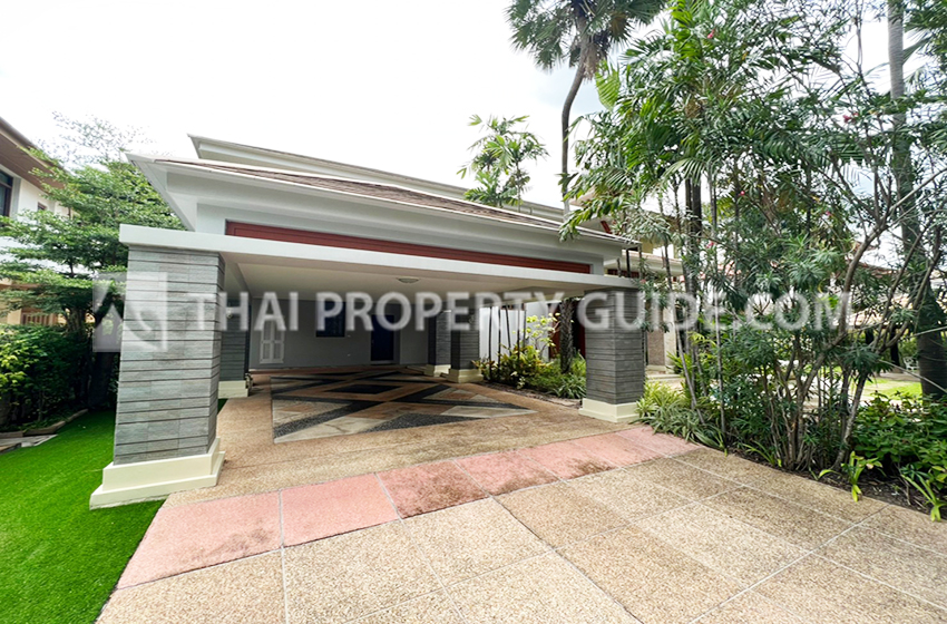 House with Shared Pool in Pattanakarn 