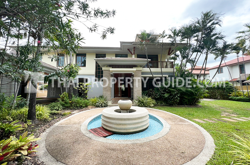 House with Shared Pool in Pattanakarn 