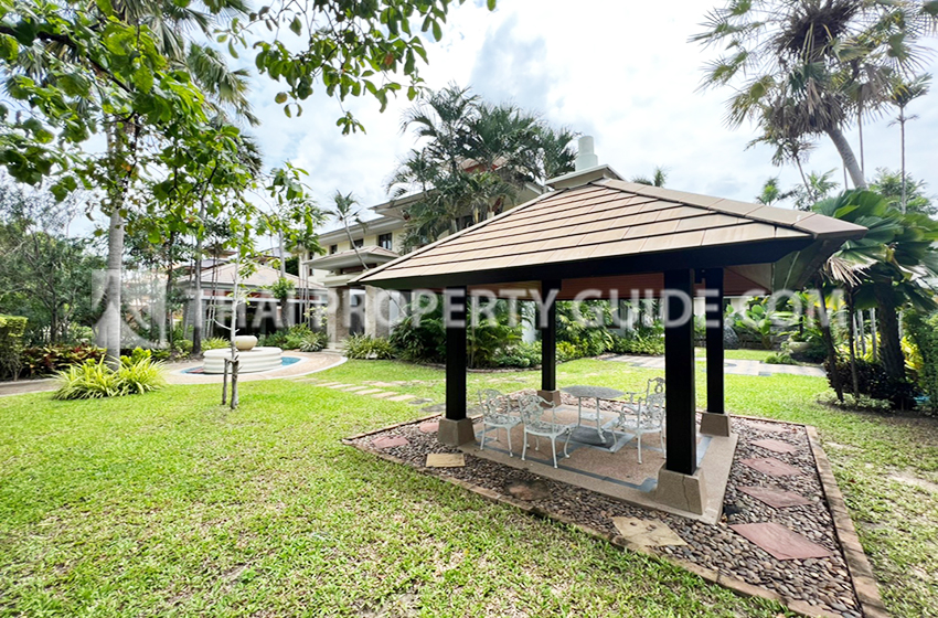 House with Shared Pool in Pattanakarn 