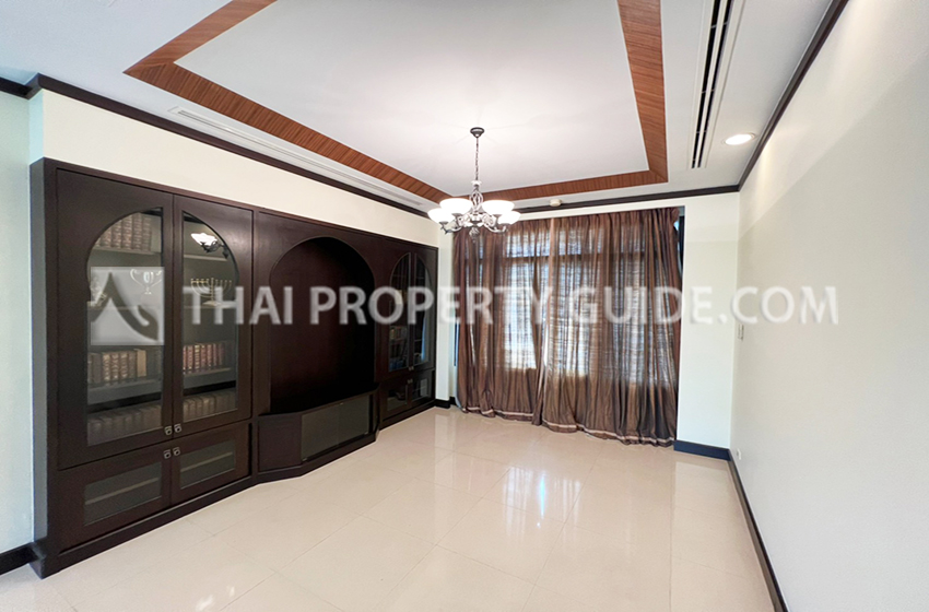 House with Shared Pool in Pattanakarn 