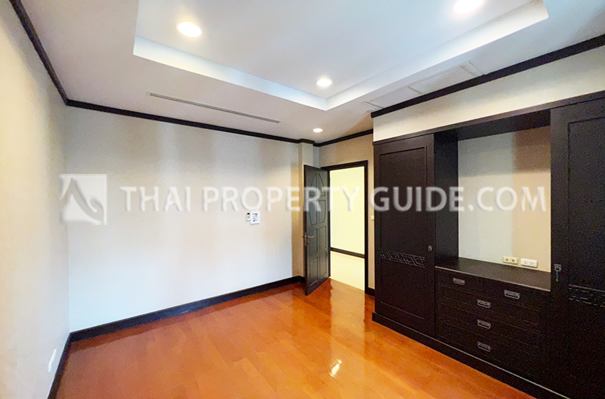 House with Shared Pool in Pattanakarn 