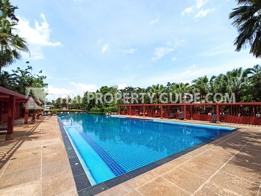 House with Shared Pool in Pattanakarn 