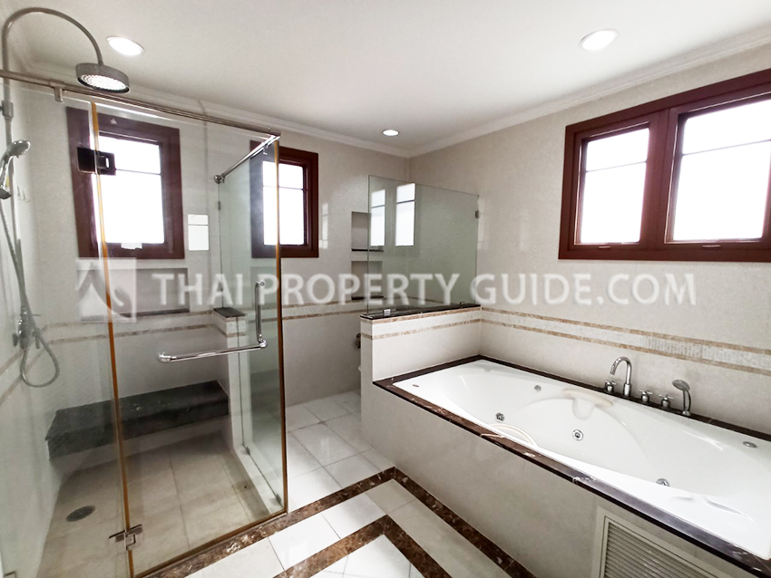 House with Shared Pool in Pattanakarn 