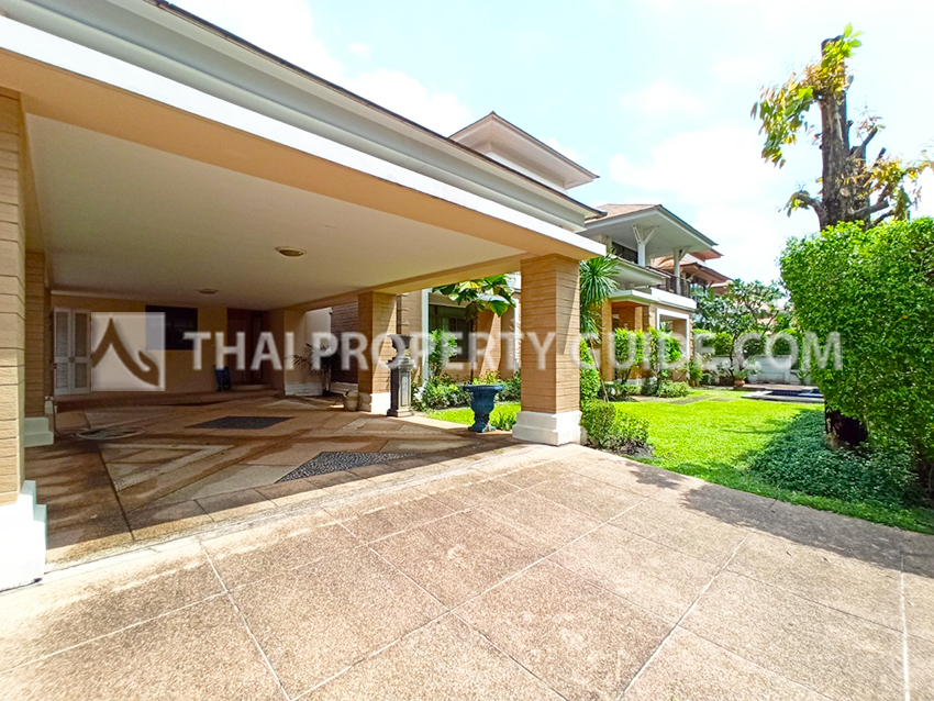House with Shared Pool in Pattanakarn 