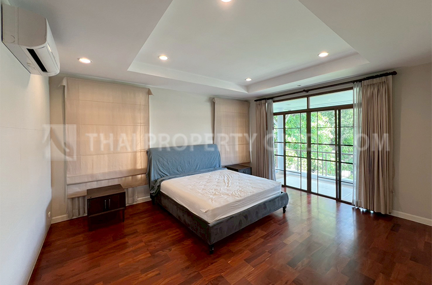 House with Shared Pool in Pattanakarn 