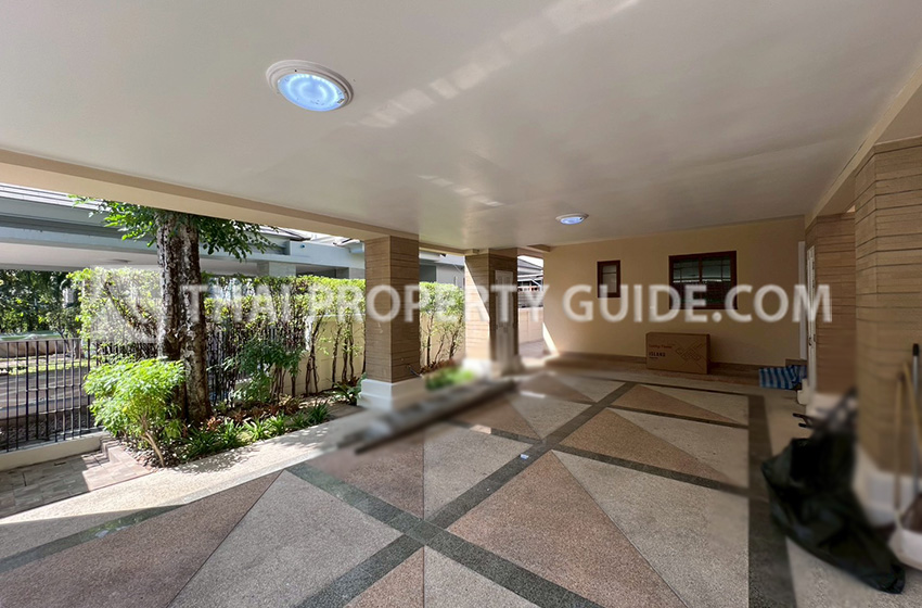 House with Shared Pool in Pattanakarn 