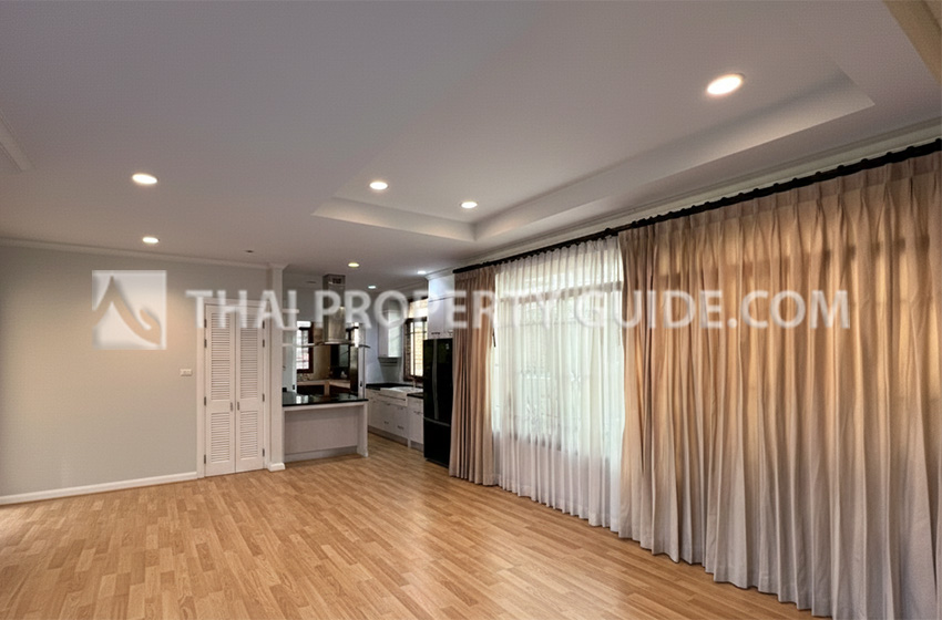 House with Shared Pool in Pattanakarn 