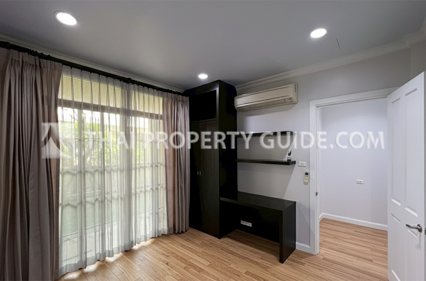 House with Shared Pool in Pattanakarn 