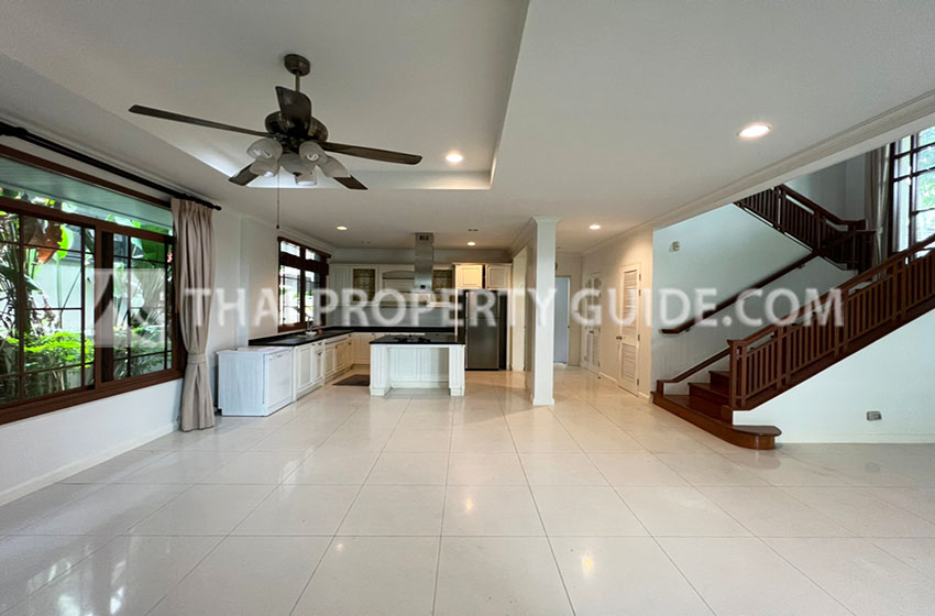 House with Shared Pool in Pattanakarn 
