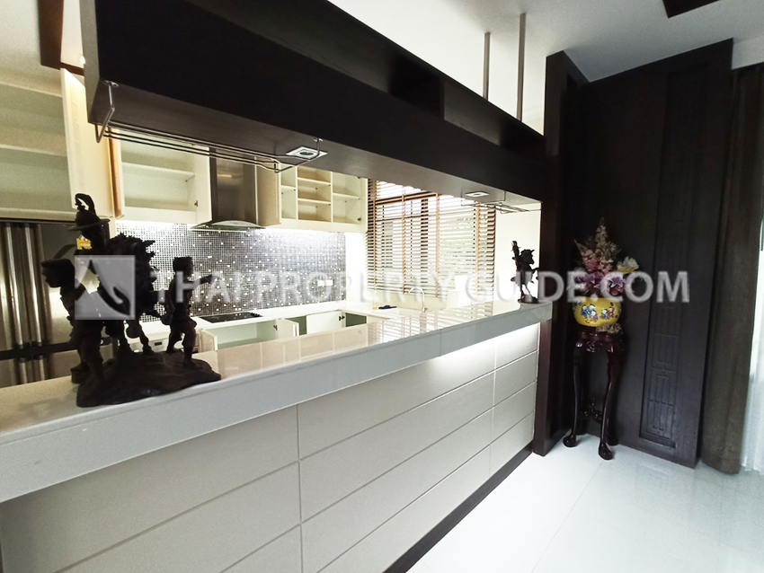 House with Shared Pool in Pattanakarn 