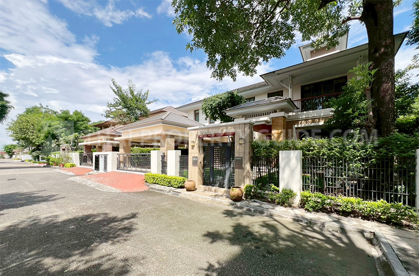 House with Shared Pool in Pattanakarn 