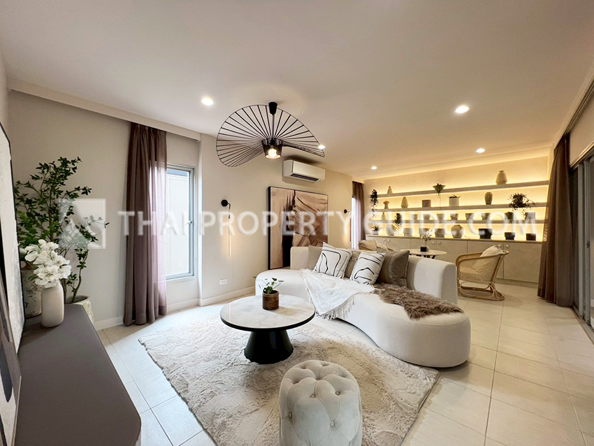 House with Shared Pool for rent in Pattanakarn