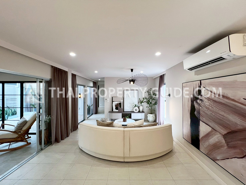 House with Shared Pool in Pattanakarn 