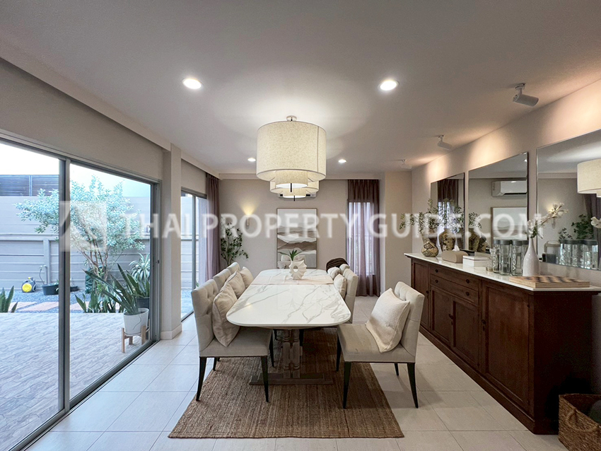 House with Shared Pool in Pattanakarn 