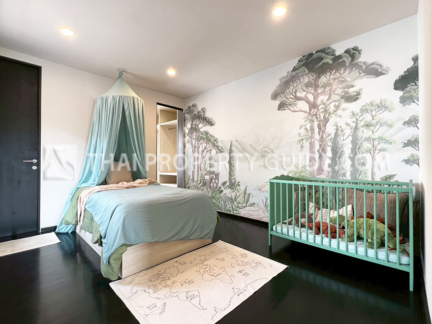 House with Shared Pool in Pattanakarn 