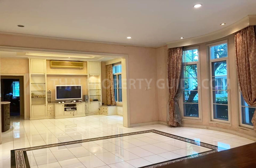 House with Shared Pool in Rama 9 