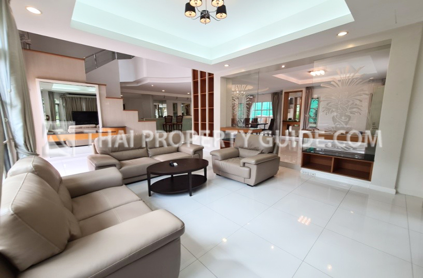 House with Shared Pool in Srinakarin 