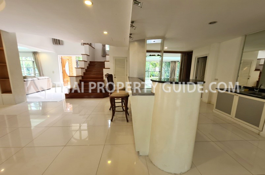 House with Shared Pool in Srinakarin 