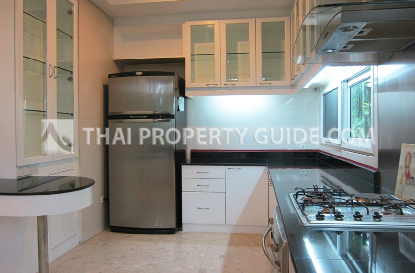 House with Shared Pool in Srinakarin 