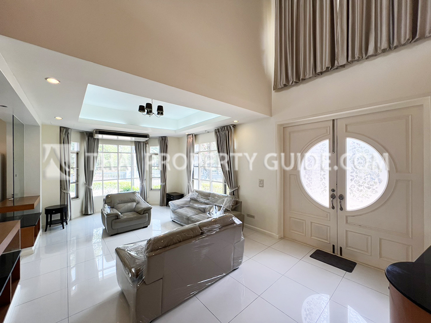 House with Shared Pool in Srinakarin 