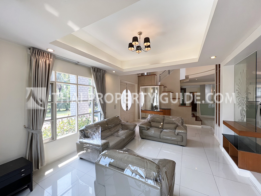 House with Shared Pool in Srinakarin 