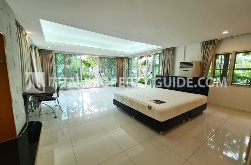 House with Shared Pool in Srinakarin 