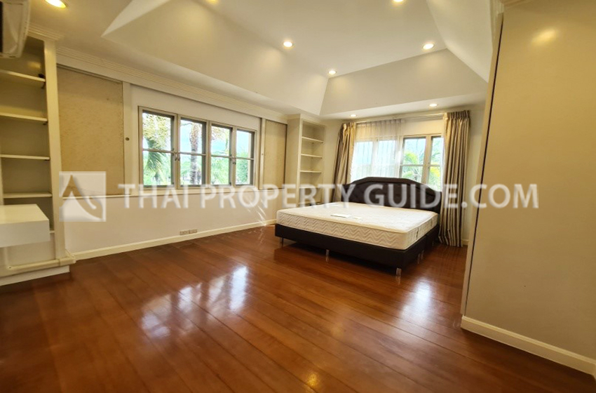 House with Shared Pool in Srinakarin 